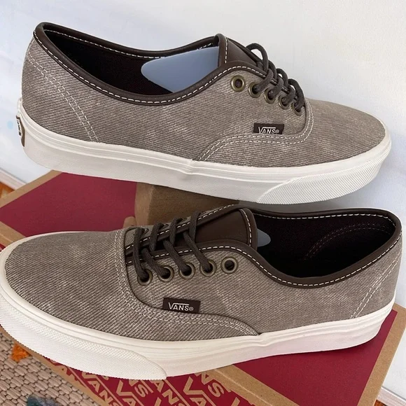 Vans Men’s Authentic
C&L Gray
VN0009PVBXC
Sneakers - Picture 9 of 16